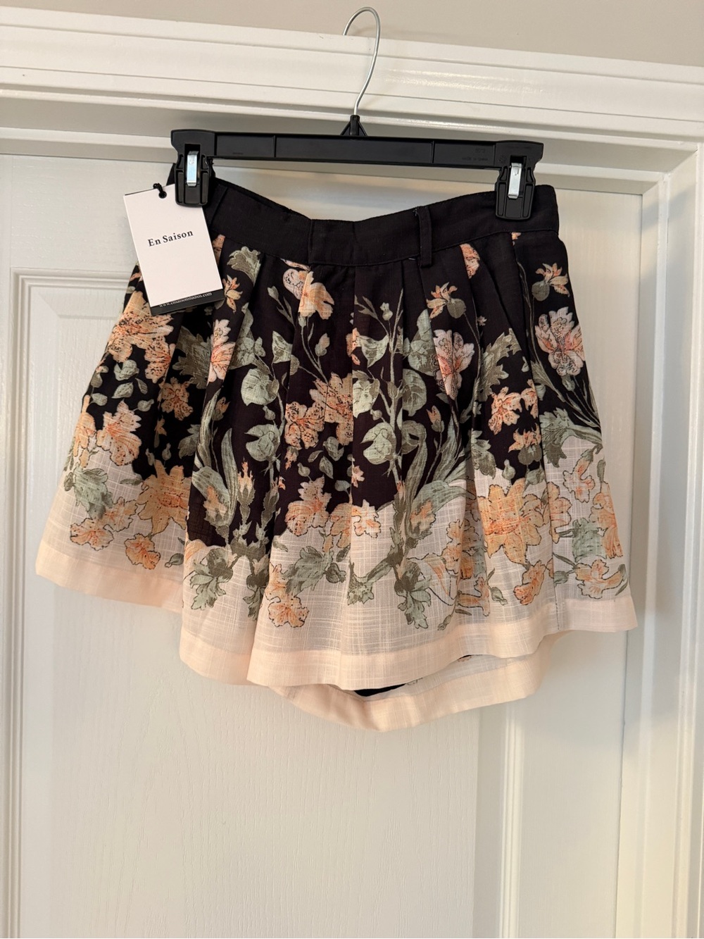 En Saison Iris Black Floral Circle Skirt with Peach Border